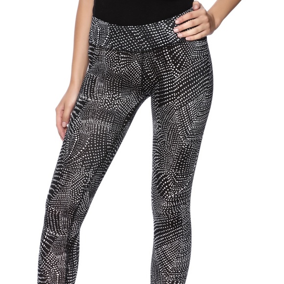 Beyond Yoga Lux Spotted Leggings from Iowa by Namaste - Picture 5 of 10